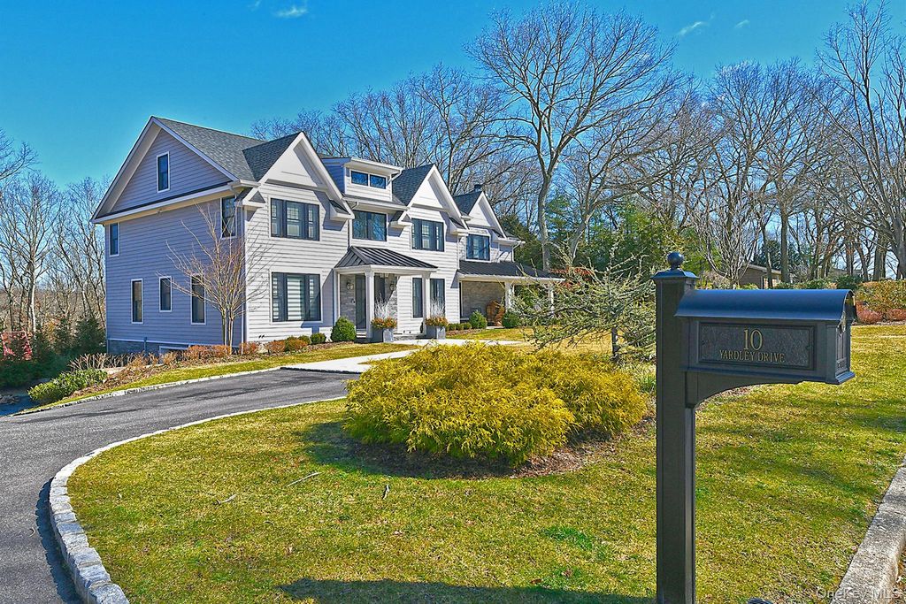 10 Yardley Drive, Dix Hills, NY 11746 — photo 2