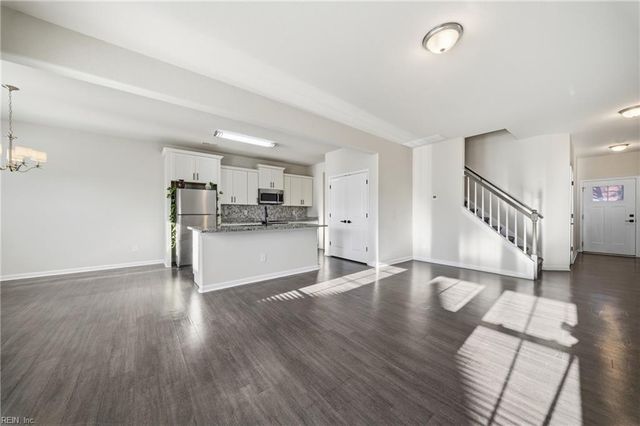 1925 Sparrow RD, Chesapeake, VA 23320