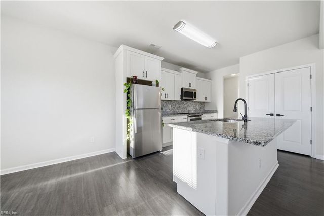 1925 Sparrow RD, Chesapeake, VA 23320