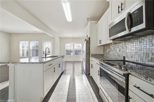 1925 Sparrow RD, Chesapeake, VA 23320