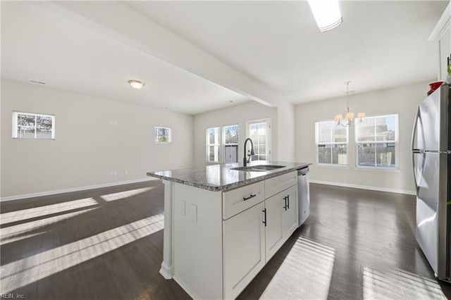 1925 Sparrow RD, Chesapeake, VA 23320