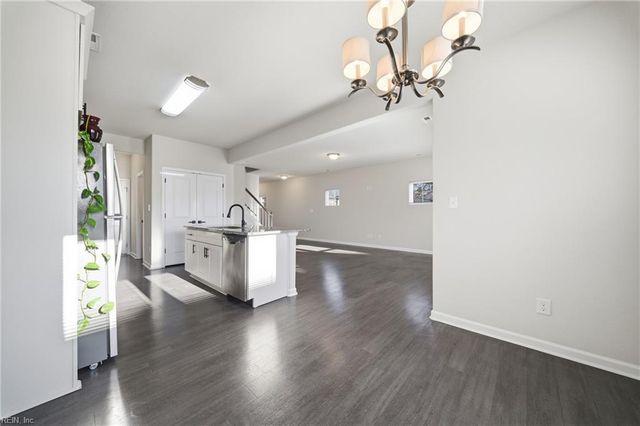 1925 Sparrow RD, Chesapeake, VA 23320