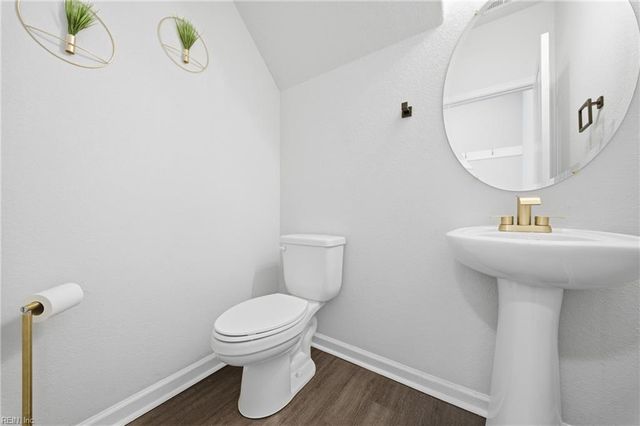 1925 Sparrow RD, Chesapeake, VA 23320