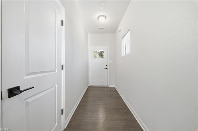 1925 Sparrow RD, Chesapeake, VA 23320