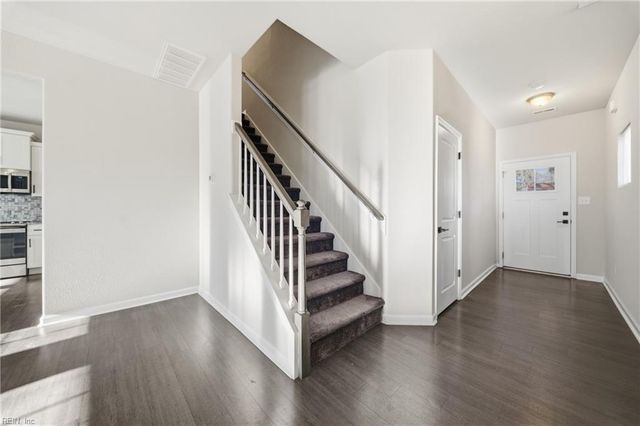 1925 Sparrow RD, Chesapeake, VA 23320