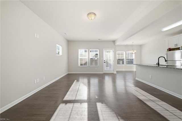 1925 Sparrow RD, Chesapeake, VA 23320