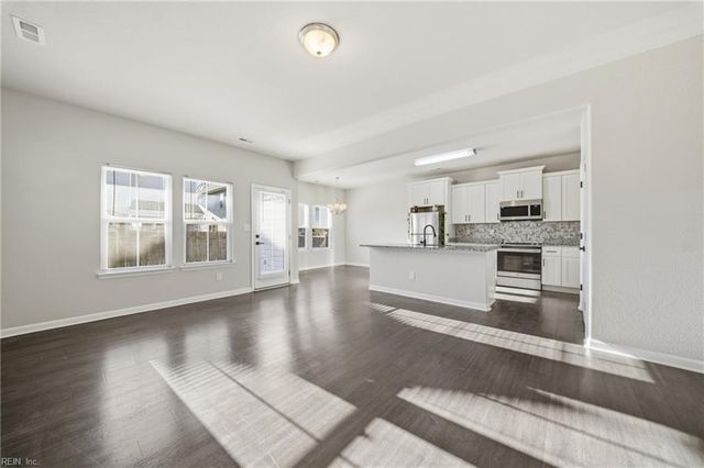 1925 Sparrow RD, Chesapeake, VA 23320