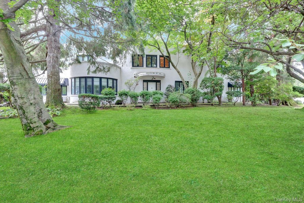 20050 Grand Central Parkway, Queens Village, NY 11427 — exterior