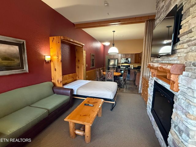 1424 Old Knoxville Hwy 11003,5, Sevierville, TN 37876