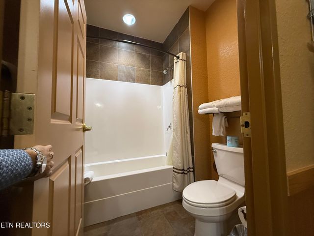 1424 Old Knoxville Hwy 11003,5, Sevierville, TN 37876