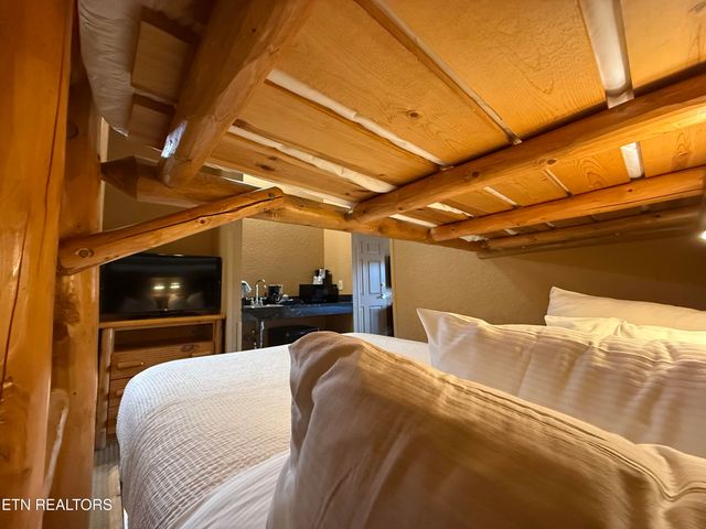 1424 Old Knoxville Hwy 11003,5, Sevierville, TN 37876