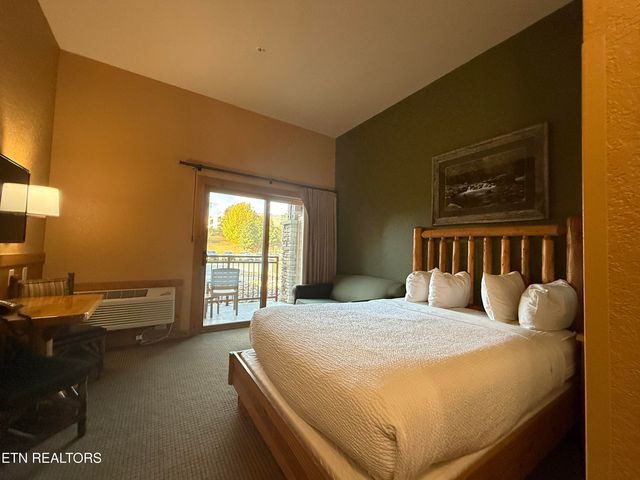 1424 Old Knoxville Hwy 11003,5, Sevierville, TN 37876