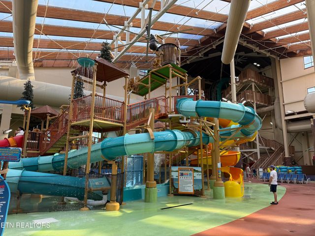 1424 Old Knoxville Hwy 11003,5, Sevierville, TN 37876