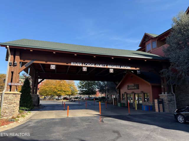 1424 Old Knoxville Hwy 11003,5, Sevierville, TN 37876