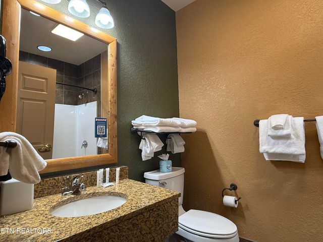 1424 Old Knoxville Hwy 11003,5, Sevierville, TN 37876