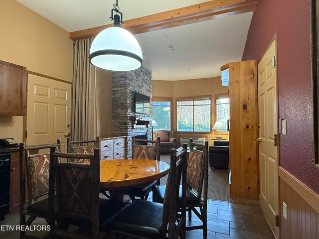 1424 Old Knoxville Hwy 11003,5, Sevierville, TN 37876