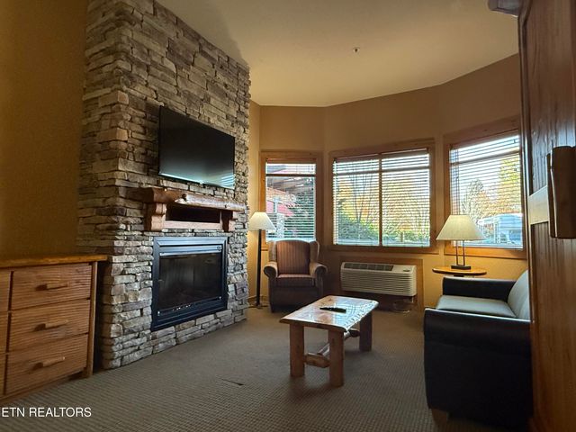 1424 Old Knoxville Hwy 11003,5, Sevierville, TN 37876