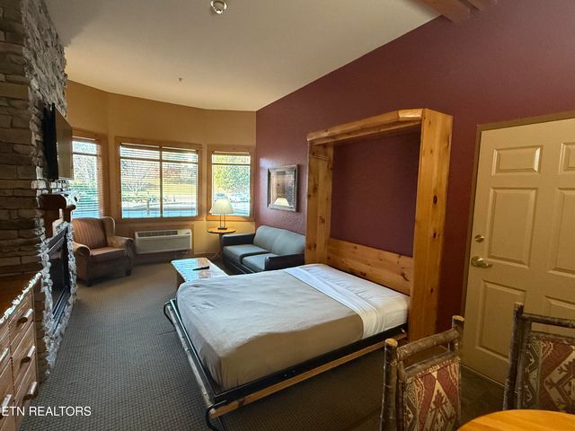 1424 Old Knoxville Hwy 11003,5, Sevierville, TN 37876