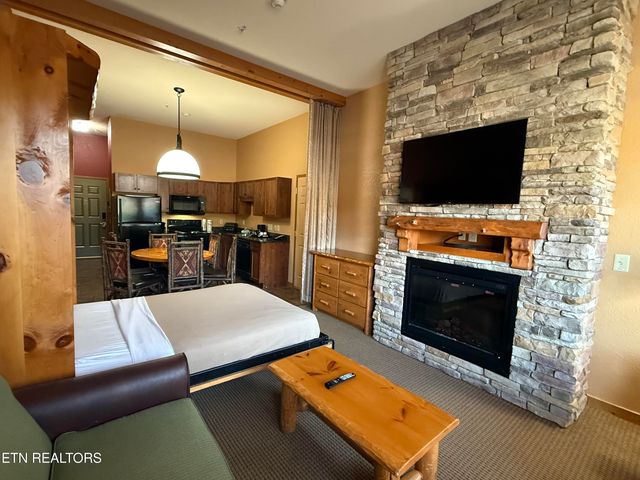 1424 Old Knoxville Hwy 11003,5, Sevierville, TN 37876