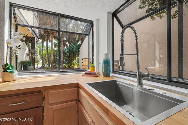 7827 CYPRESS POINT Court, Jacksonville, FL 32256