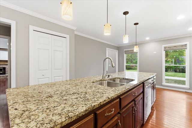2324 Woodlair Way, Signal Mountain, TN 37377