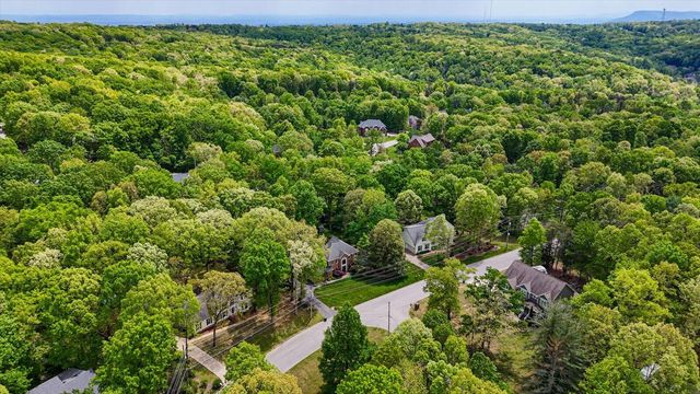 2324 Woodlair Way, Signal Mountain, TN 37377