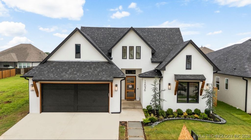 12036 S Vandalia Avenue E, Tulsa, OK 74137