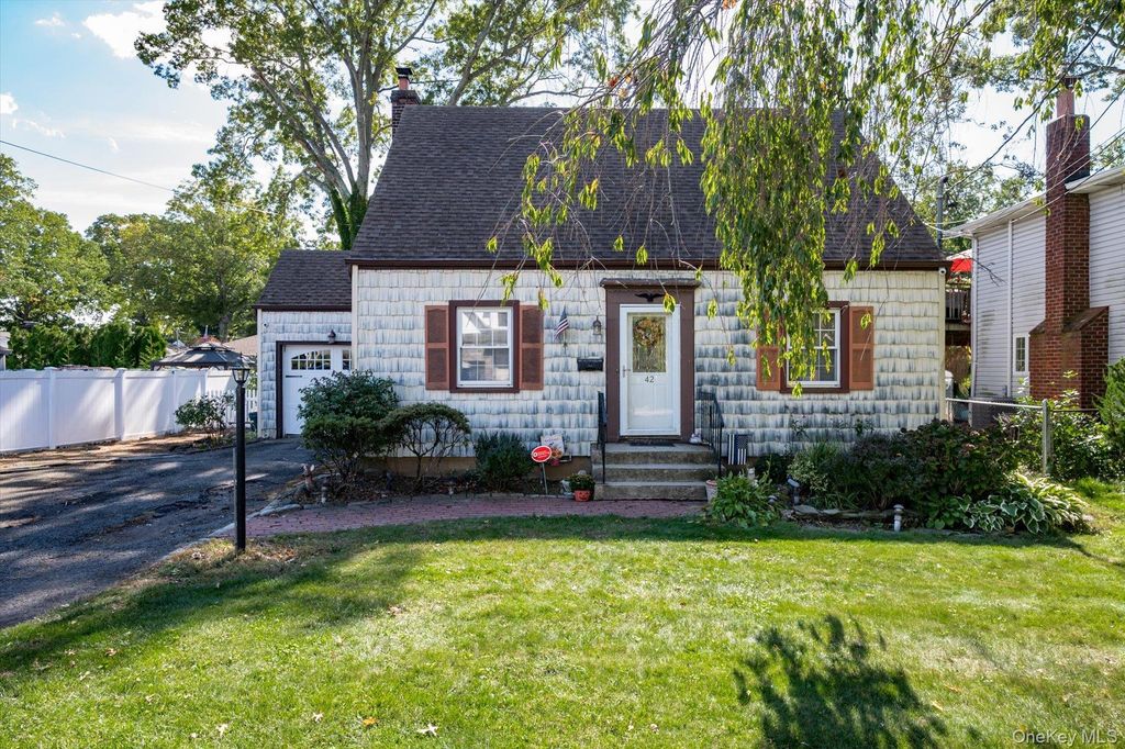42 Sherman Avenue, Merrick, NY 11566 — photo 2