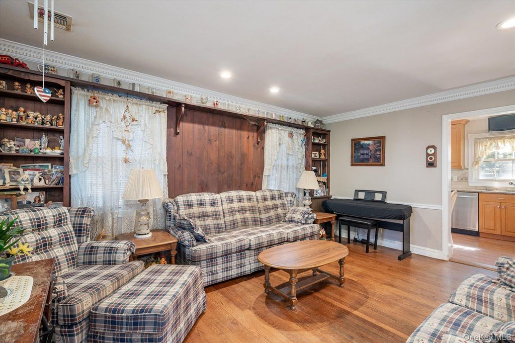42 Sherman Avenue, Merrick, NY 11566 — photo 3