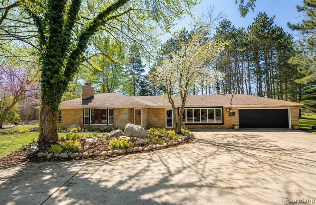 8780 Dixie Highway, Birch Run, MI 48415