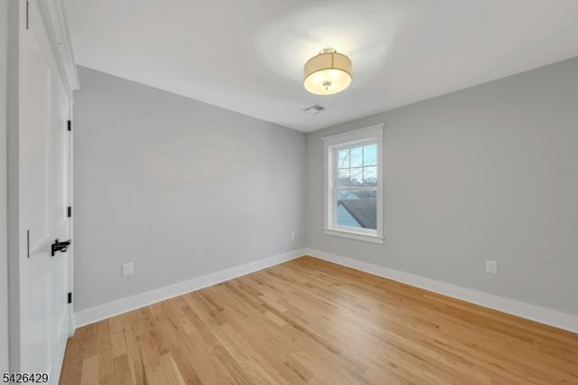 21 Spruce St, Cranford Twp., NJ 07016