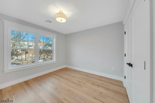 21 Spruce St, Cranford Twp., NJ 07016