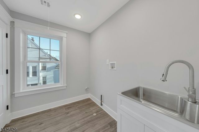 21 Spruce St, Cranford Twp., NJ 07016
