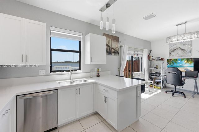 20572 NE 5th Pl, Miami, FL 33179