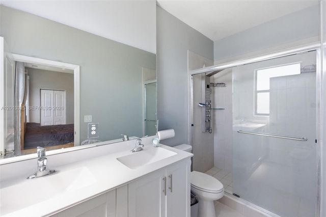 20572 NE 5th Pl, Miami, FL 33179