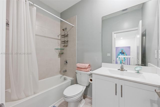 20572 NE 5th Pl, Miami, FL 33179