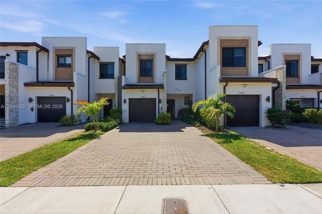 20572 NE 5th Pl, Miami, FL 33179