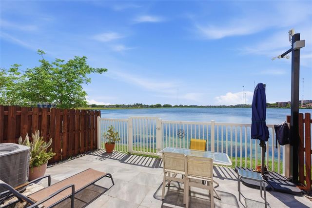 20572 NE 5th Pl, Miami, FL 33179