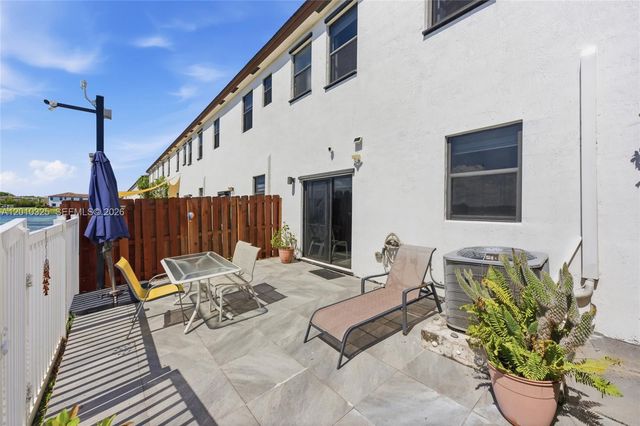 20572 NE 5th Pl, Miami, FL 33179