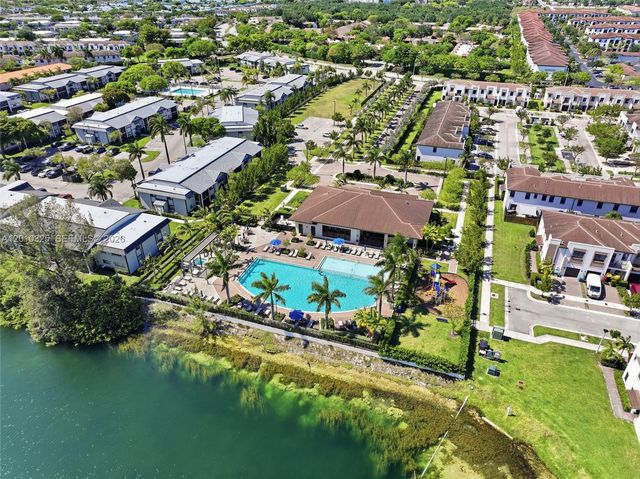 20572 NE 5th Pl, Miami, FL 33179