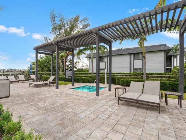 20572 NE 5th Pl, Miami, FL 33179