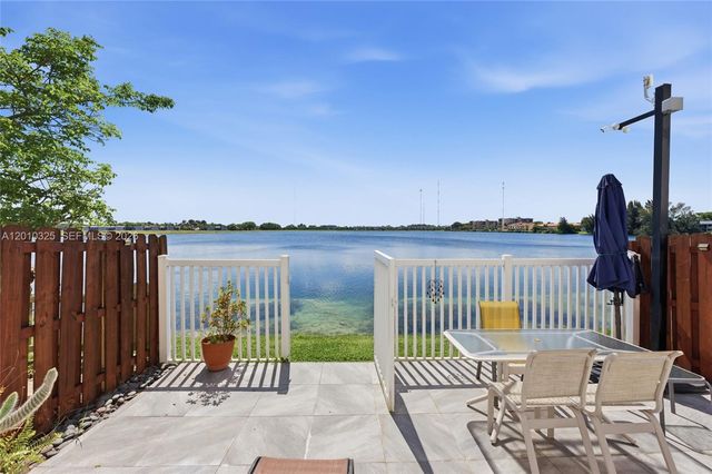 20572 NE 5th Pl, Miami, FL 33179