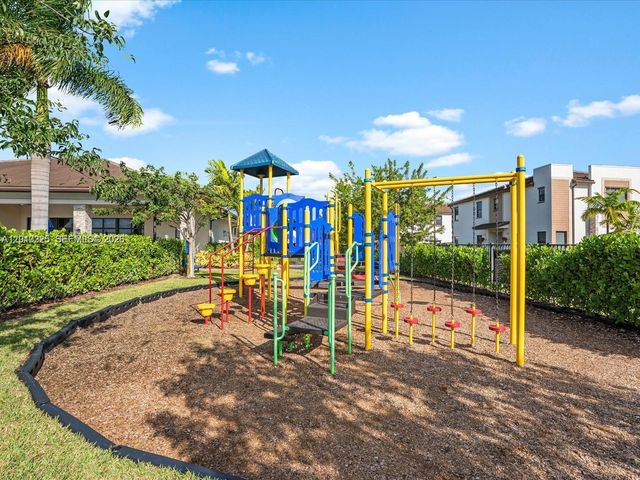 20572 NE 5th Pl, Miami, FL 33179