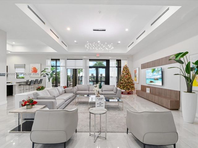 20572 NE 5th Pl, Miami, FL 33179