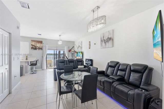 20572 NE 5th Pl, Miami, FL 33179