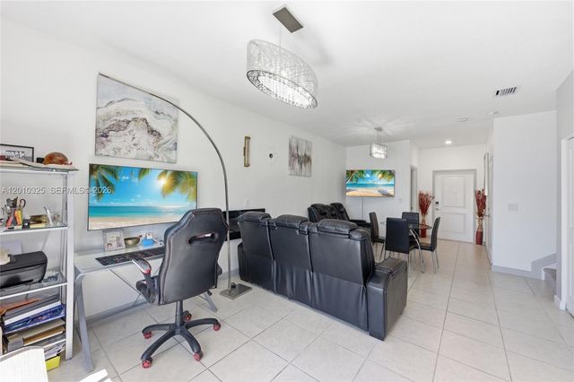 20572 NE 5th Pl, Miami, FL 33179