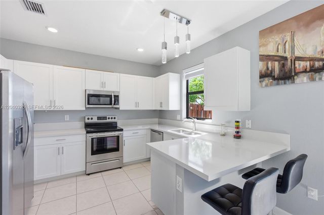 20572 NE 5th Pl, Miami, FL 33179