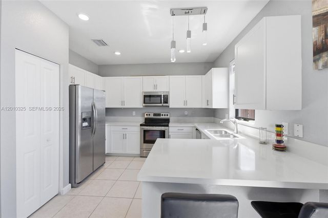 20572 NE 5th Pl, Miami, FL 33179