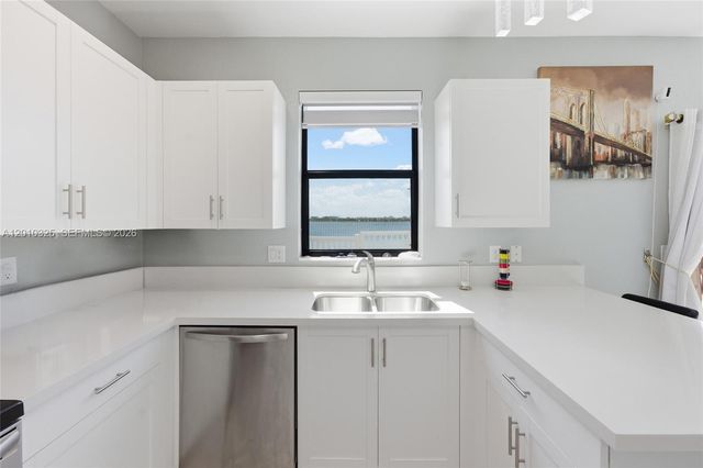 20572 NE 5th Pl, Miami, FL 33179