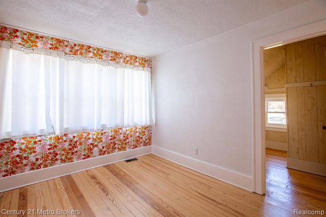 4727 Pine Street, Columbiaville, MI 48421